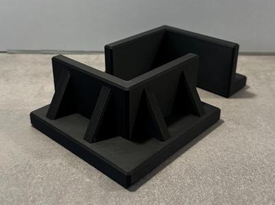 Luggage securing - anti-slip angles for the trunk