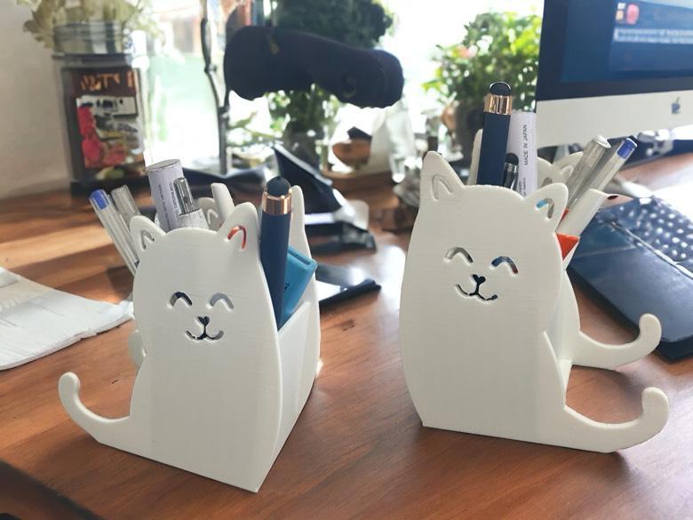 Cat pen holder