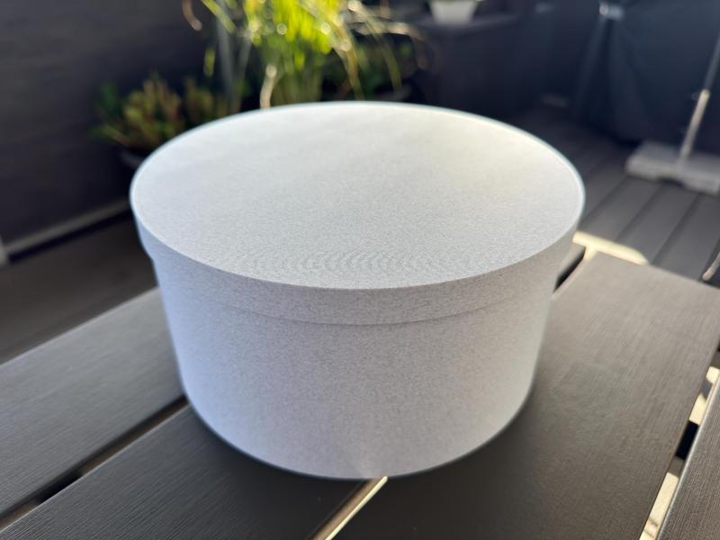 Round and sturdy storage box with lid