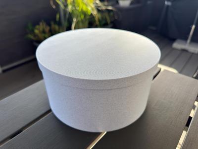 Round and sturdy storage box with lid