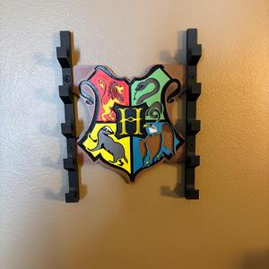 Hogwarts Crest Wand Holder - Harry Potter