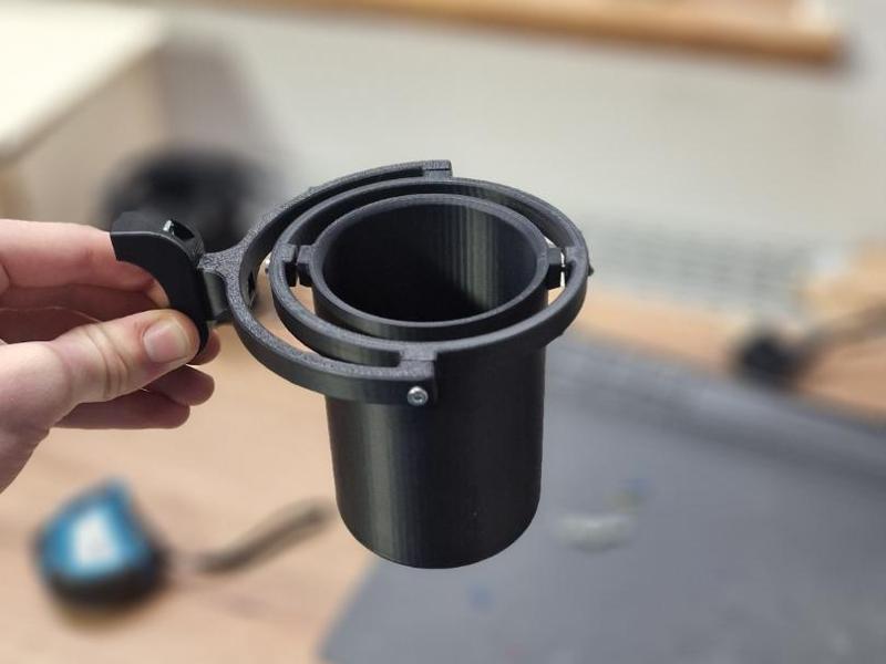 Can holder - auto-leveling