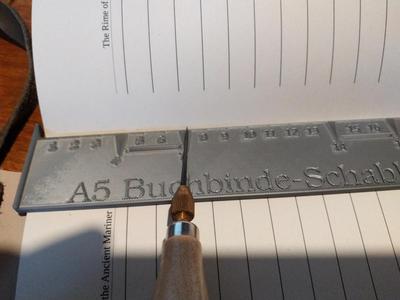 Bookbinding guide/ruler