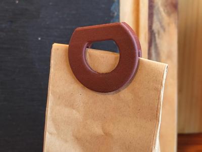 Simple yet effective bag clip