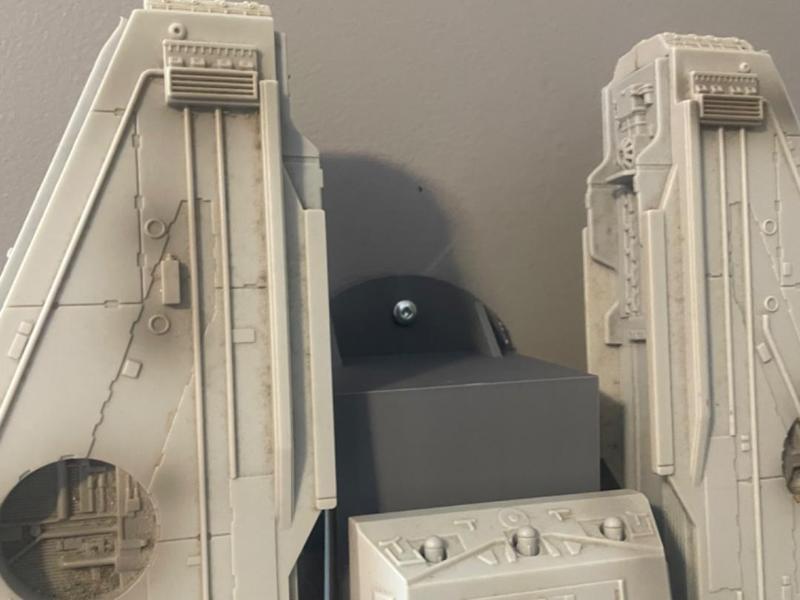 Millennium Falcon Wall Mount Retainer