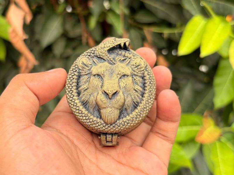 GOLD LION OPIUM BOX JEWELERY CONTAINER