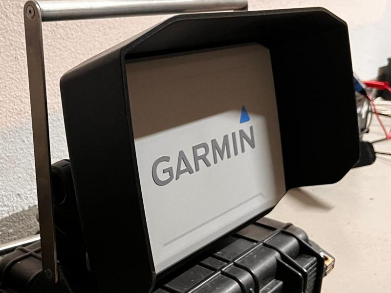 Garmin ECHOMAP Ultra 100 Series screen  shade 