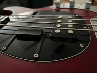 SUB Ray 4 Bass Thumb Rest in Jazz Bass Style
