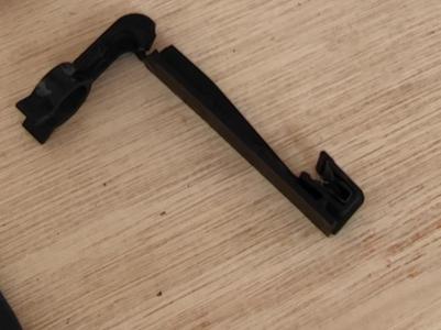 Ford Focus ST vacuum hose Clip Battery 1418403