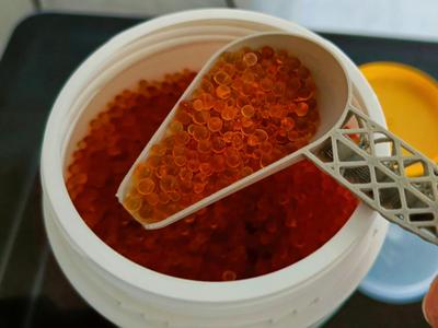 Desiccant scoop - For easy filling of nylon bags