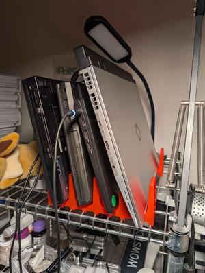 Omar Laptop Holder
