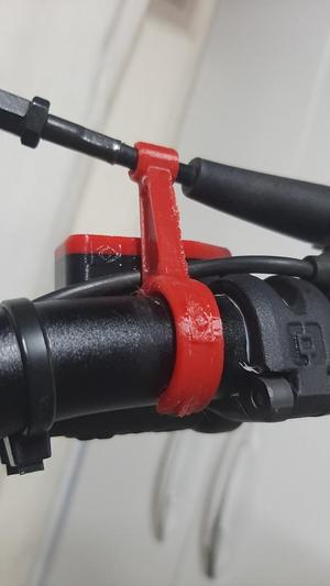 Throttle cable holder