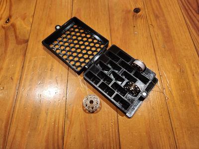 MAGNETIC BOBBIN CASE (CLASS M BOBBINS)