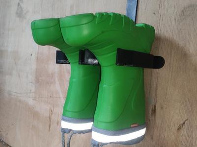 Holder for wet or muddy children's wellies