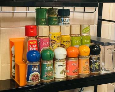 Seasoning storage rack