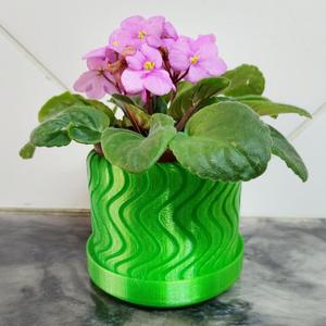 Textured planter with saucer