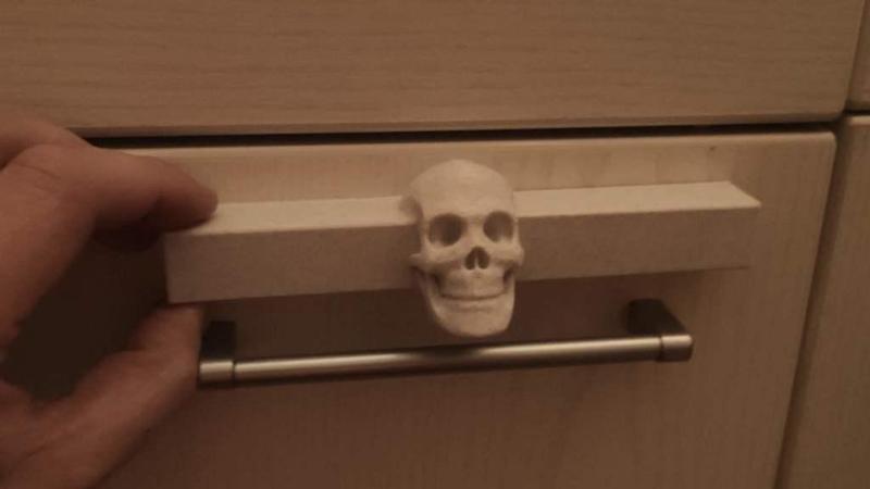 Drawer handle with skull
