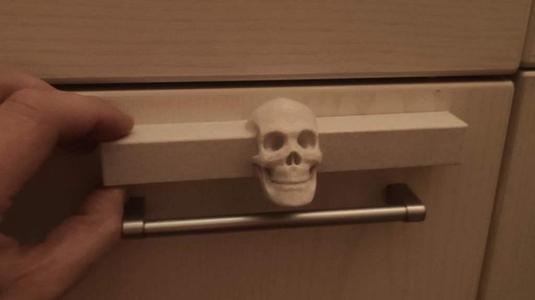 Drawer handle with skull