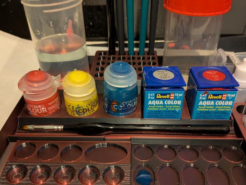 Paint Station for Revell and Citadel paints