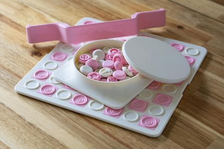 Pill Chess by Pork3D.com
