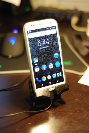 Phone stand - Moto X 2014 // Iphone 6
