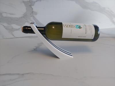 Balancing wine bottle holder