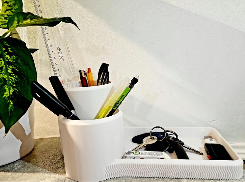 Desk organizer