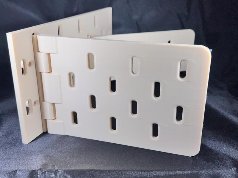 Hinged swing Skadis board