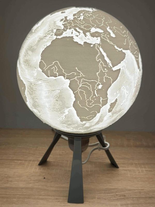 Rotating globe lamp stand with BBs-based bearing for smooth rotation ability
