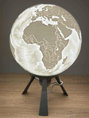 Rotating globe lamp stand with BBs-based bearing for smooth rotation ability