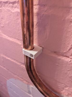 22mm pipe clip single