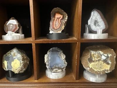 Rock or Mineral Specimen Display Stand - Round