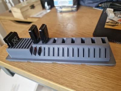 Gridfinity USB, SD card, Micro SD card holder 1x4 (Remix - Wider MicroSD slots)