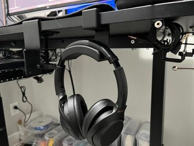 Headphones Holder