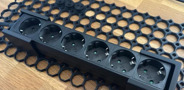 Underware/Multiboard Adam Hall 8747X6 power strip