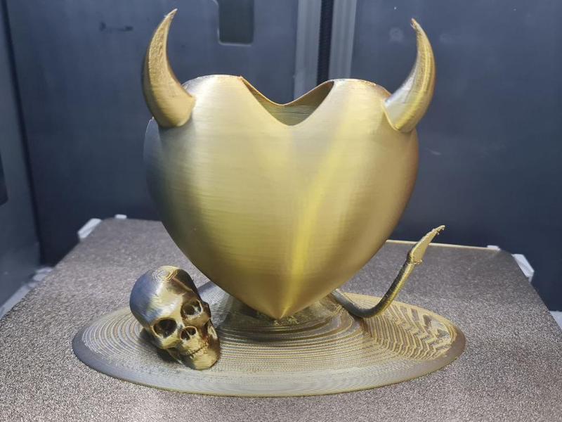 Devil Heart Pen Holder