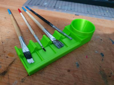 Simple 4 paint brush holder with water bowl