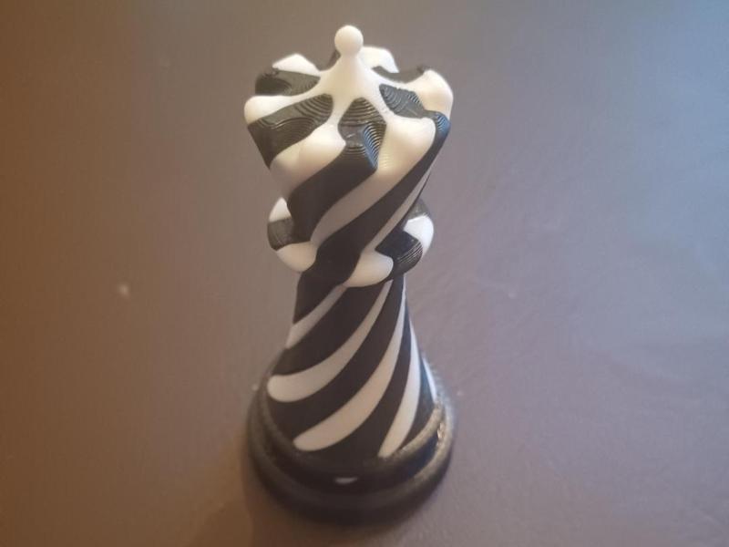 Spiral Passthrough Chess Queen
