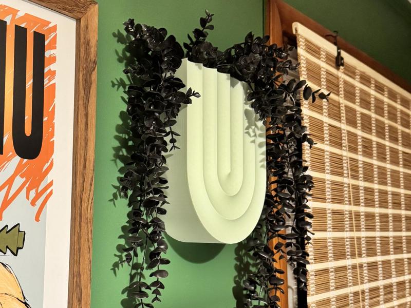 Large Scalloped Wall Planter