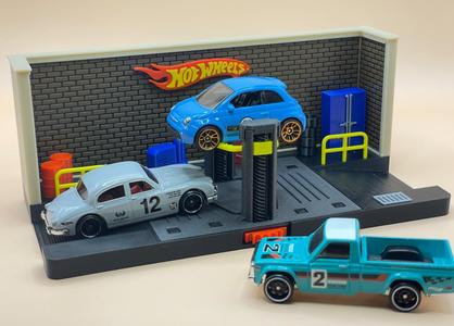 1:64 Garage Diorama with Workable Lift