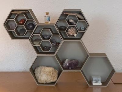 Small honeycomb shelf with insert