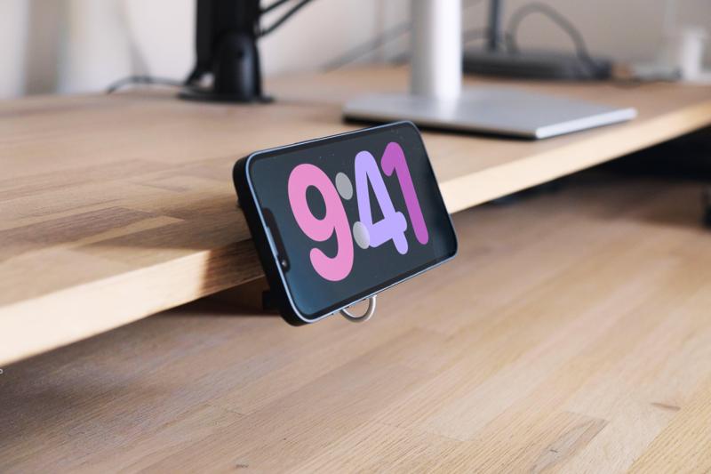 Magsafe charger clamp