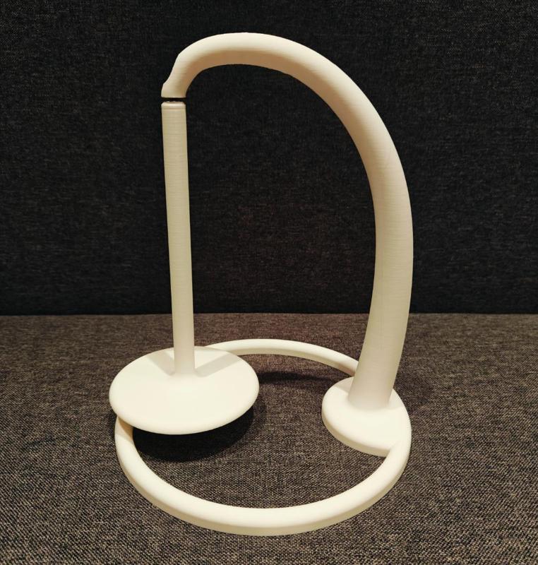 Rotating  yarn holder