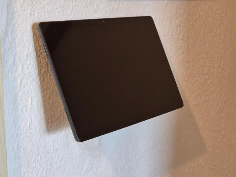 "Invisible" Tablet Wall Mount