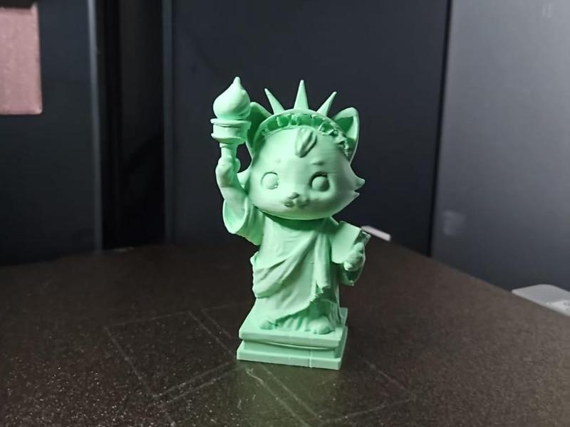 Cat Liberty Statue – Chibi