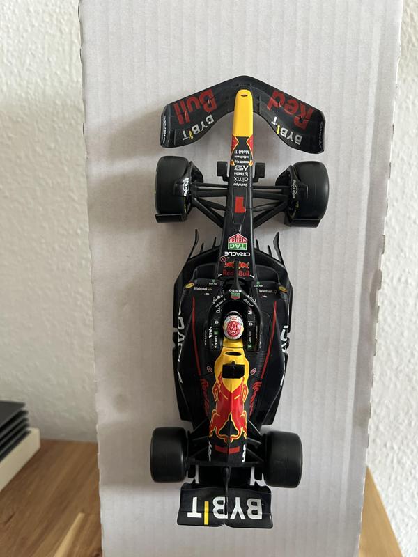 Burago Jumbo F1 wall-mount (1/24)