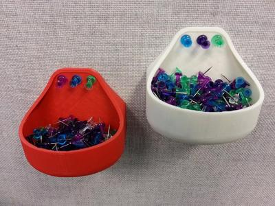 Thumbtack-able thumbtack holder