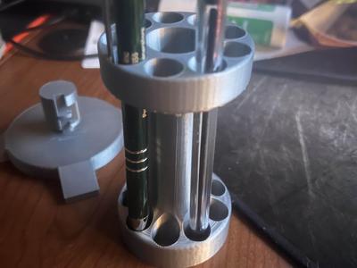 Spinning Pen Holder
