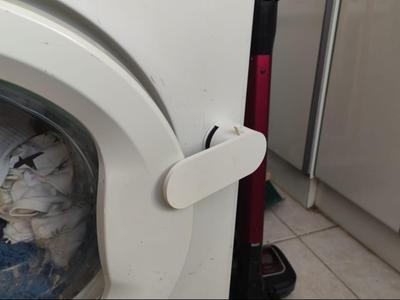Washing machine magnet door holder