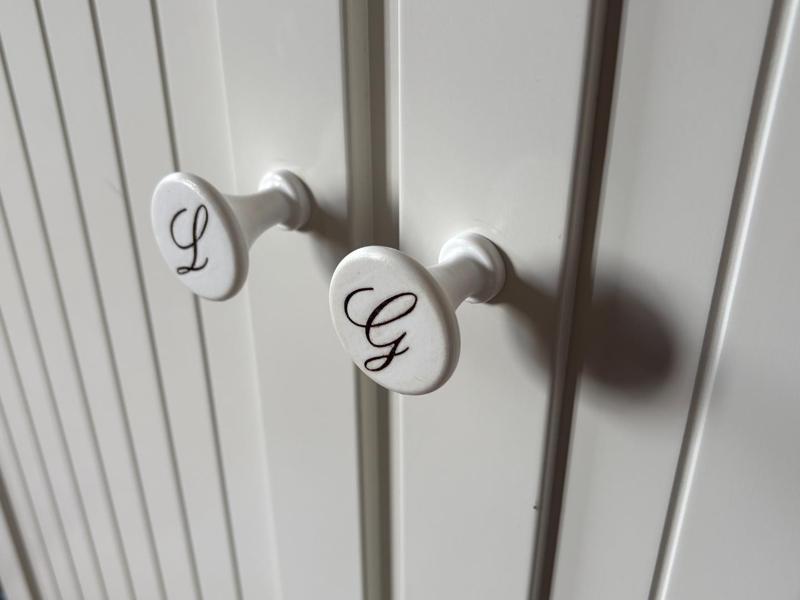 Cabinet handle with letters
